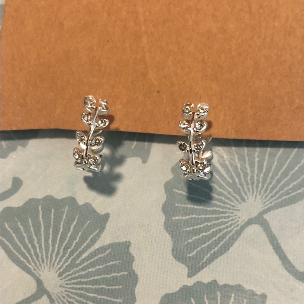 4️⃣ FOR $🔟! PETITE SILVER TONE HOOPS